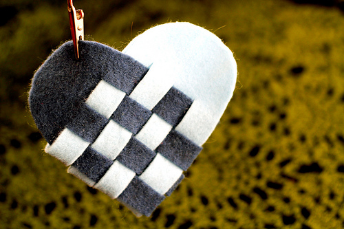 Weaving Danish Heart Baskets for Jul