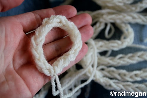 How to Make a Spider Web Out of Rope & Knots